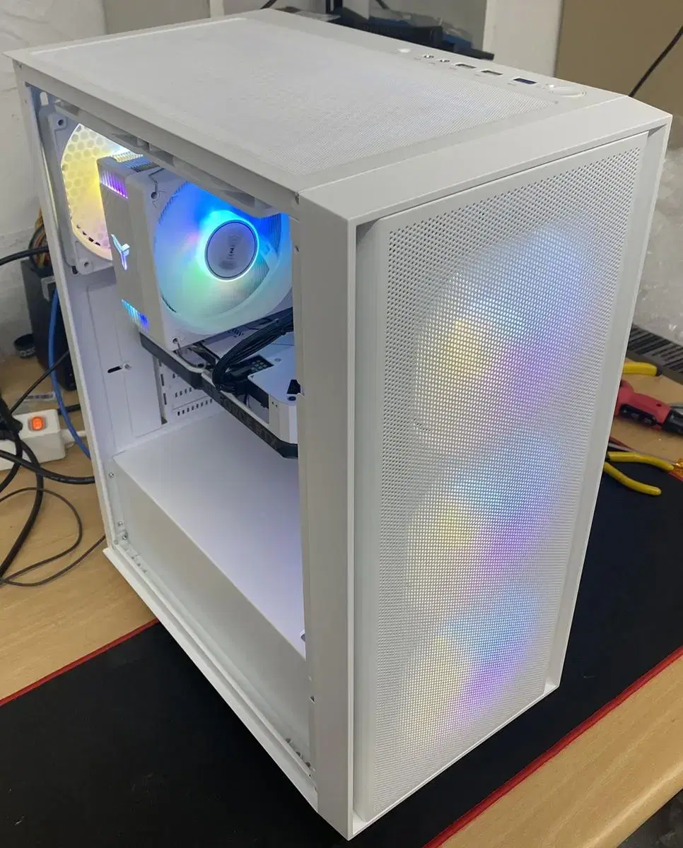 11400F4060 White Computer