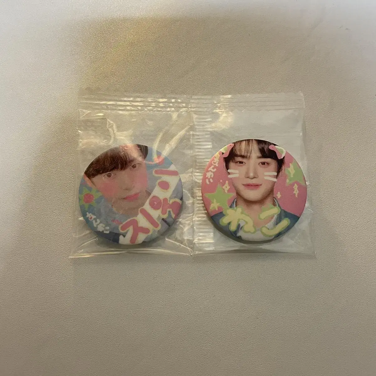 Zerobaseone zb1 kim jiwoong sells mini badges