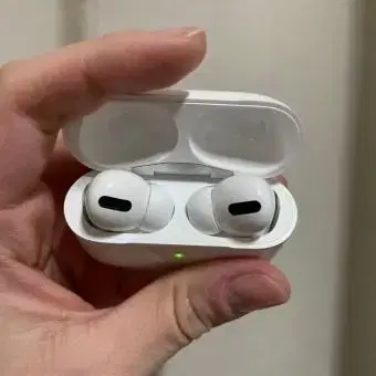 AirPods Pro 2 for sale. The unit works well and the battery charges well. No problem. Negotiable.