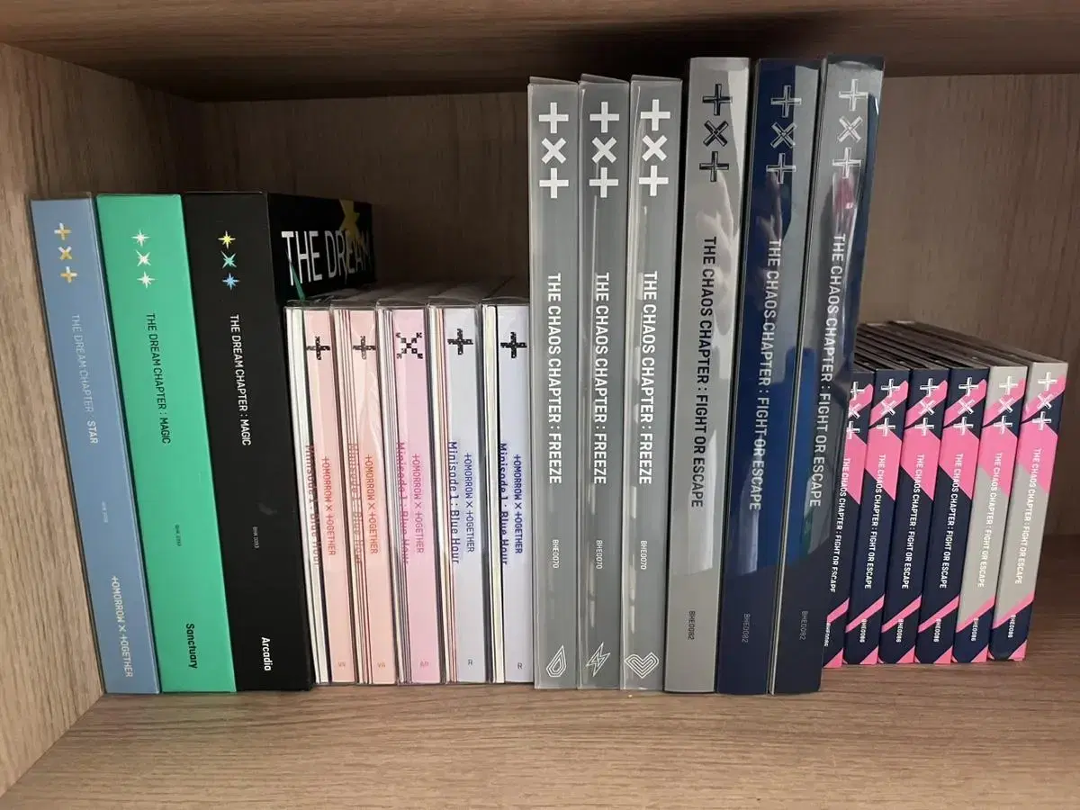 (excluding photocards) txt unsealed album sell frieze paoi dreamscape bloo hour tuk cha