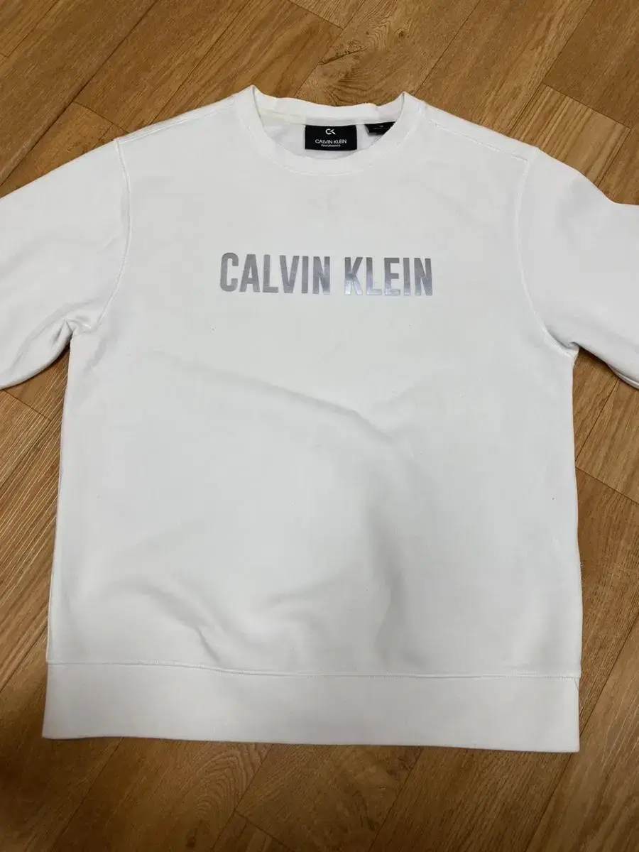 Sell me a Calvin Klein long sleeve (top to bottom)