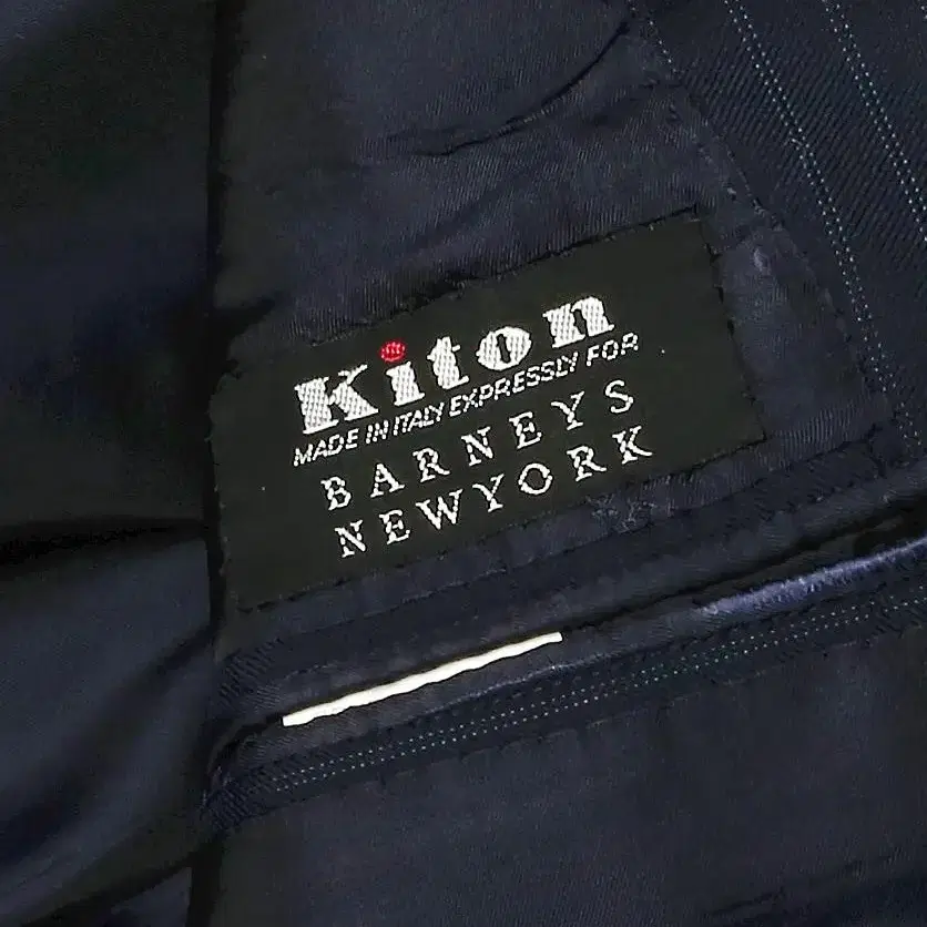 키톤 [Kiton] 네이비 스트라이프 베스트 수트