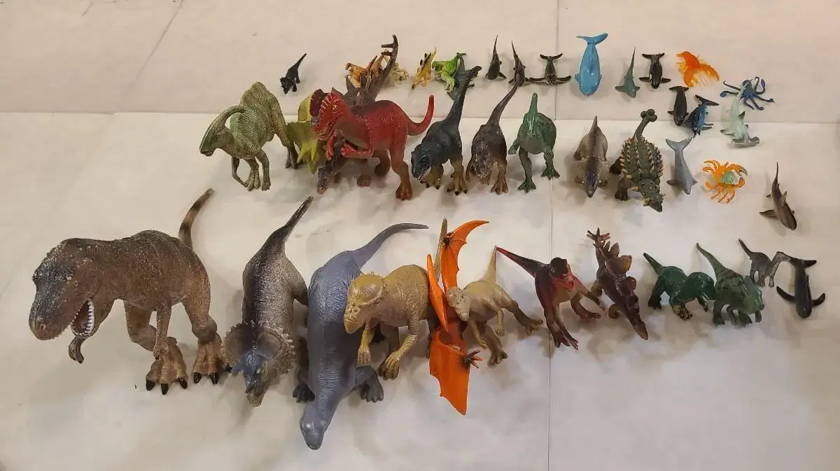 42 Dinosaur Figures Toys