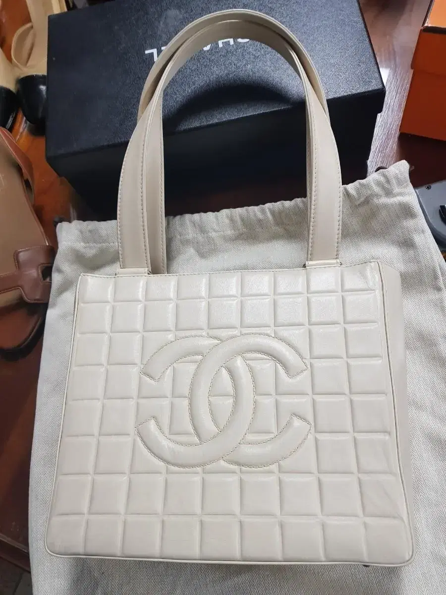 Chanel chocolate bar jennie bag for sale~.