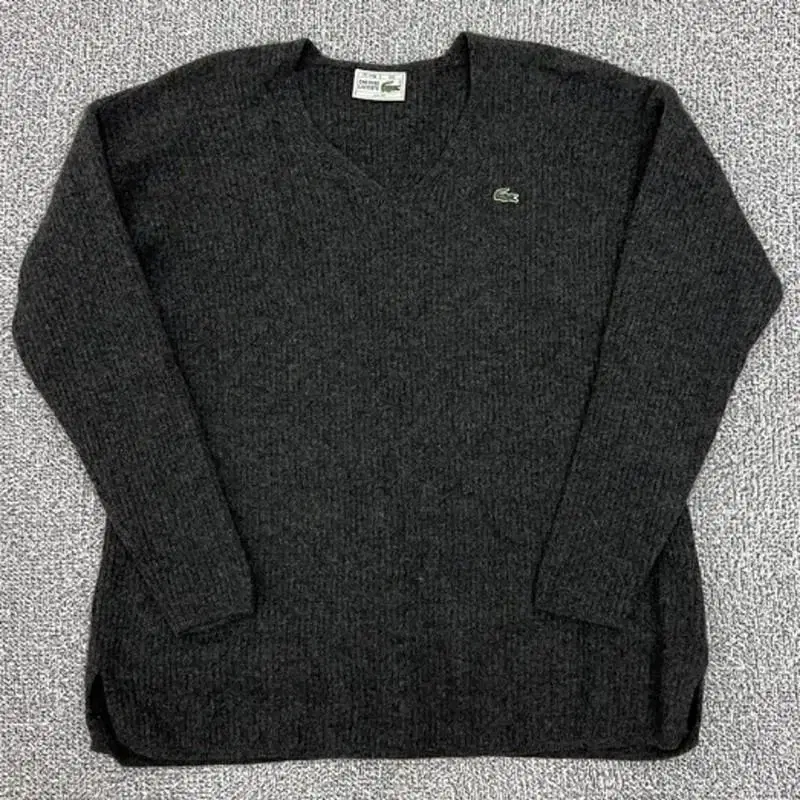 100% Lacoste knit