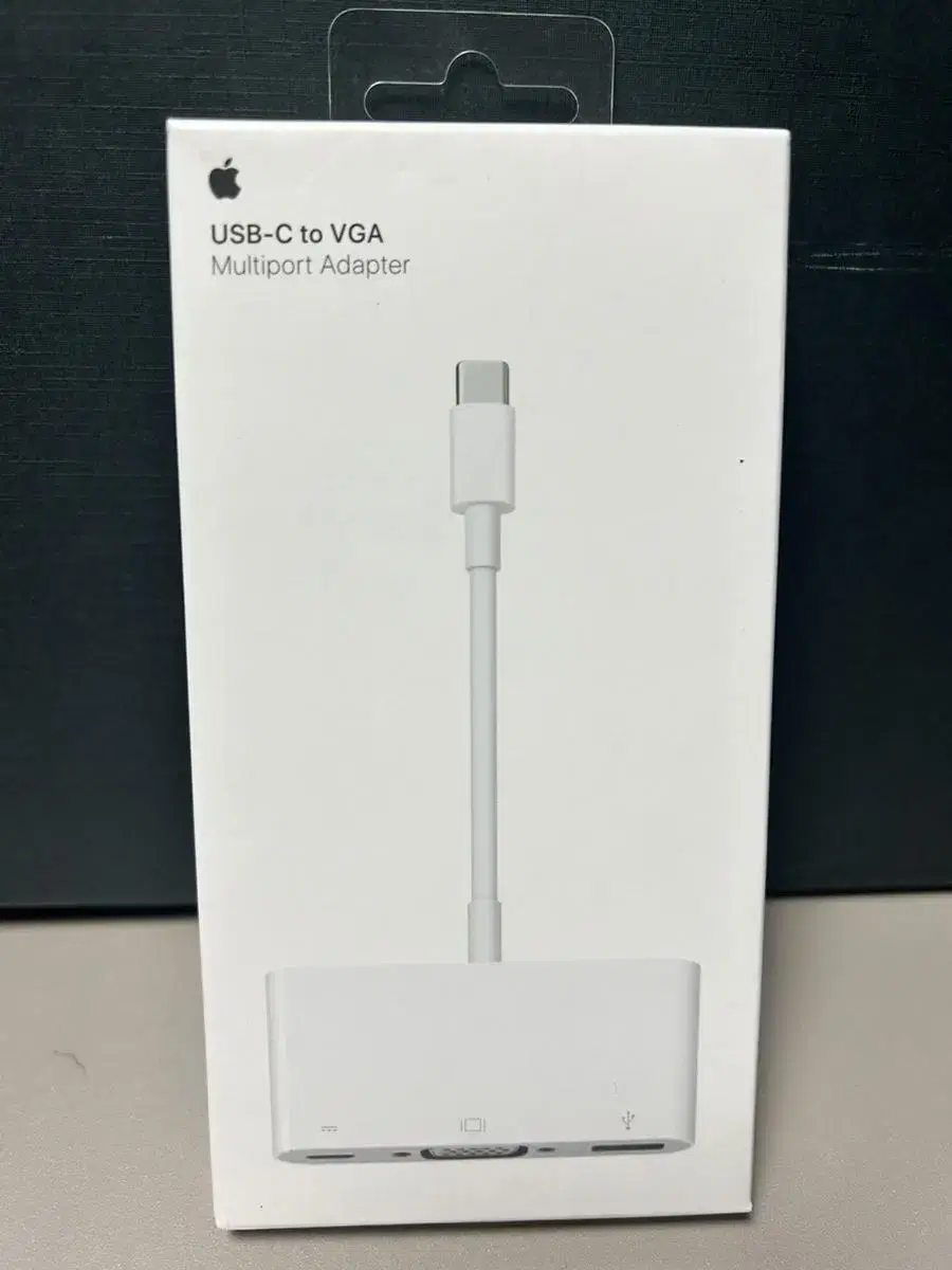 USB -C to VGA multiport adapter