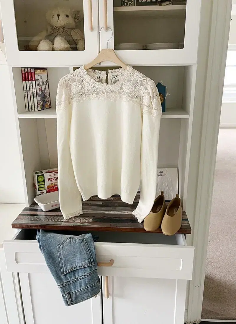 Women's shoulder-see-through lace color-blocked round neck T-shirt 2 colors