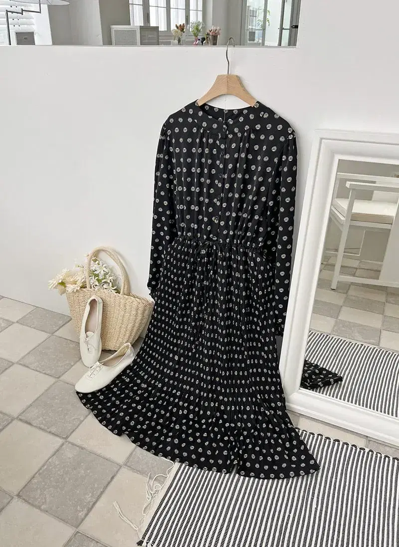 Women's Dot Button Pleated Long ONEPIECE 2-color