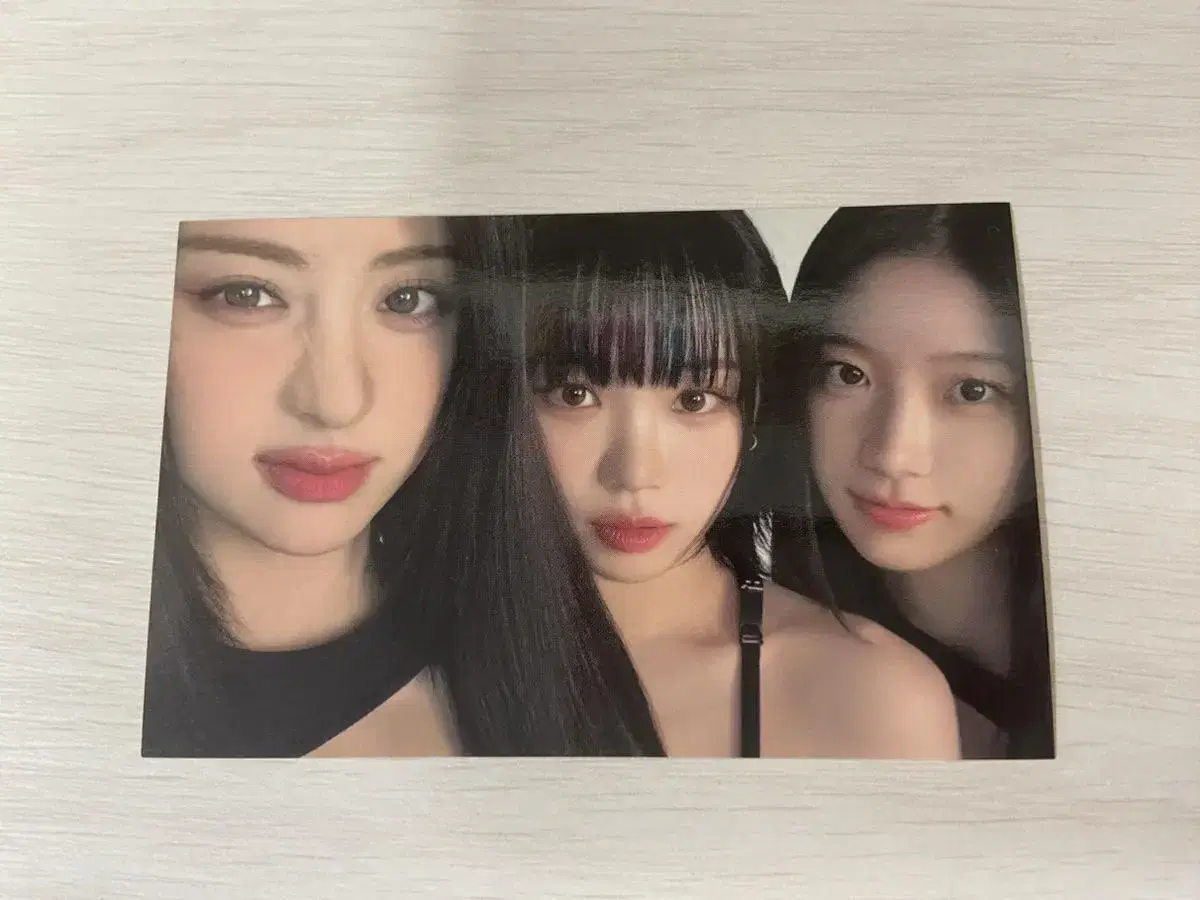 Le Sserafim Concert FLAME RISES Crossbody Chaewon Yunjin Zuha Unit photocard Yang