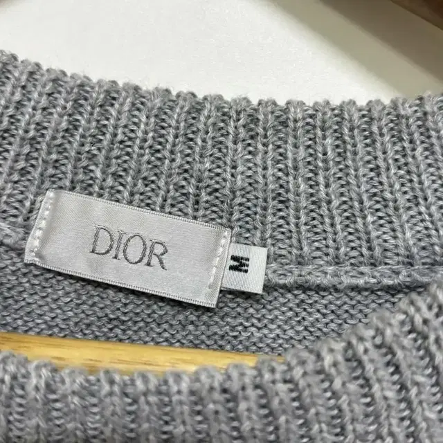 Dior 그레이 민트로고 니트