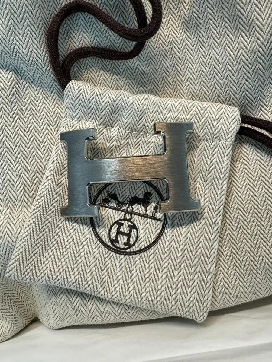 Hermès Men's H Buckle Belt / Reversible Leather Strap