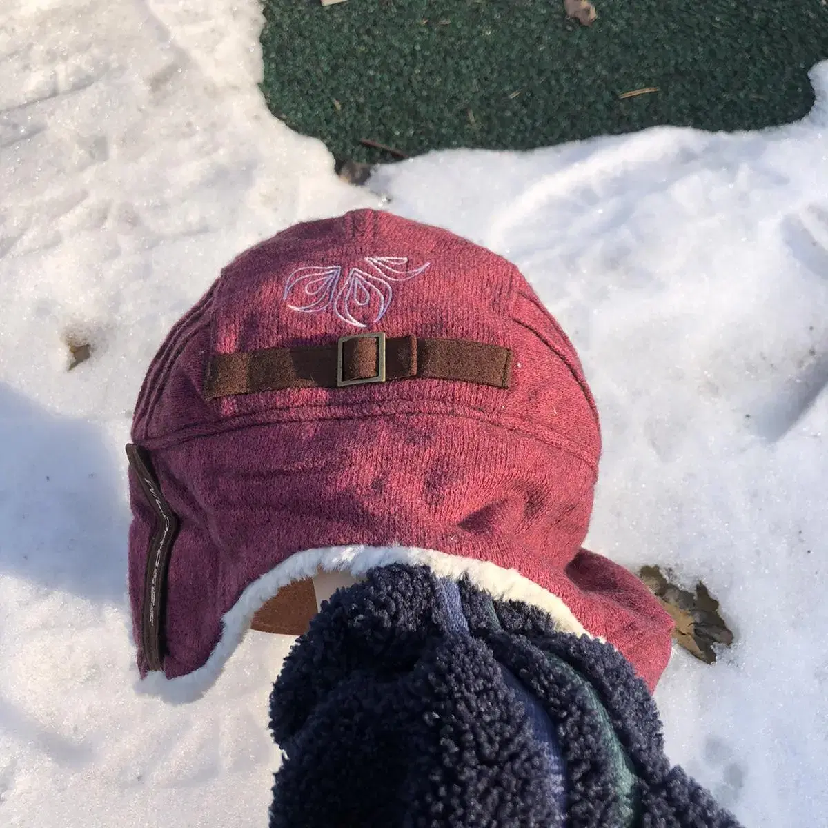 Vintage WILDROSES red trapper hat