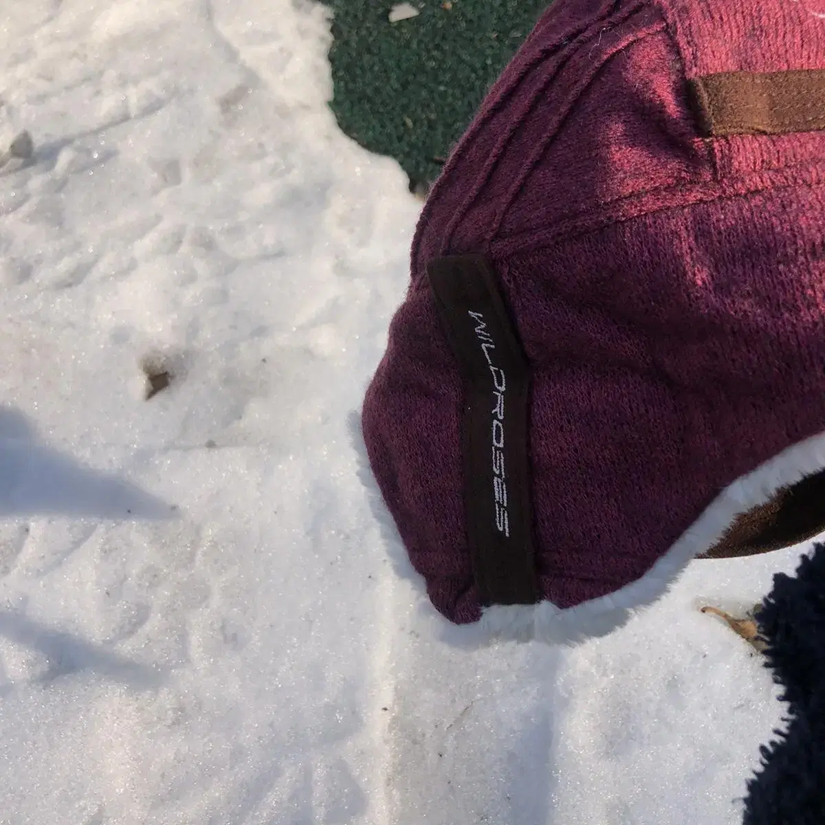 Vintage WILDROSES red trapper hat