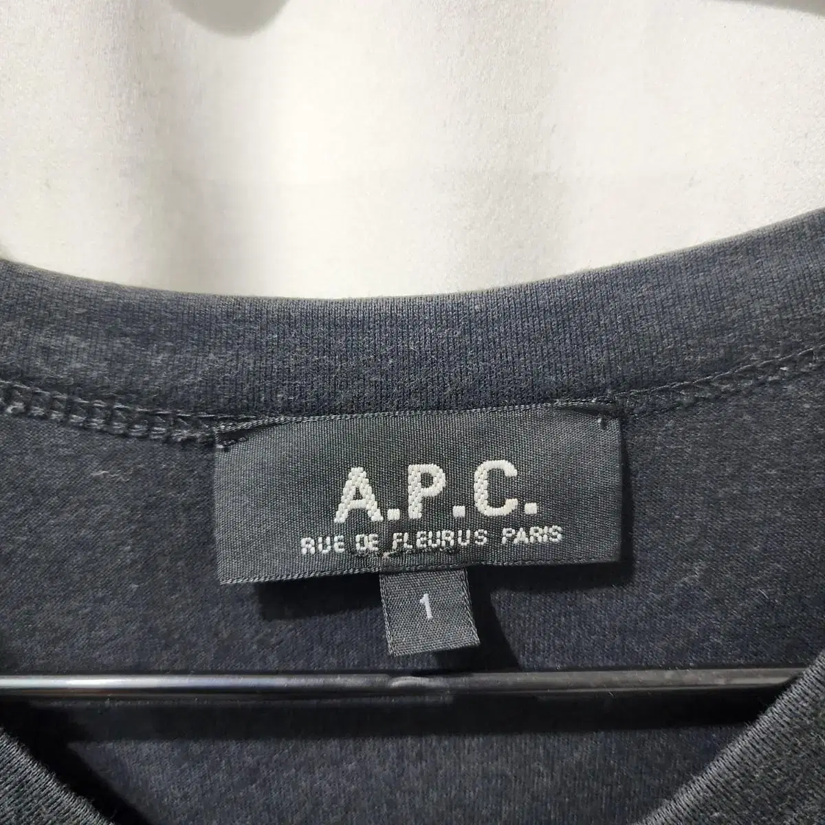 아페쎄 A.P.C. 브이넥 반팔 티셔츠