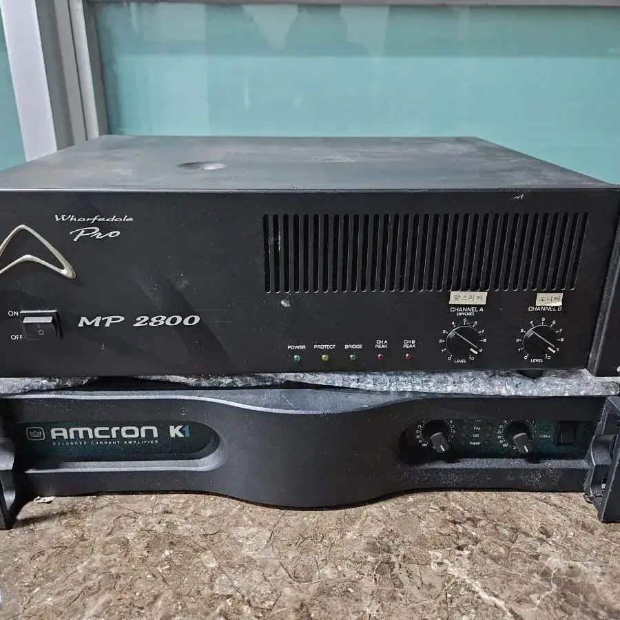 1)와피데일 pro mp2800 파워앰프 2) amcron K1 파워앰프