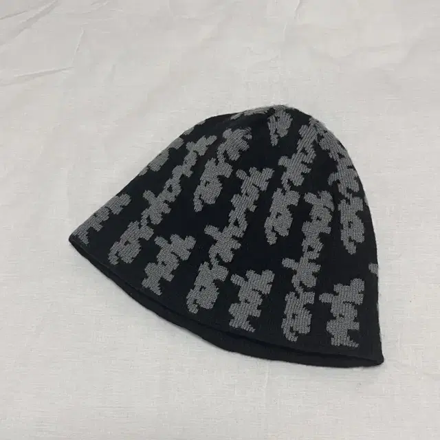 [yeseyesee] DOODLED JACQUARD BEANIE