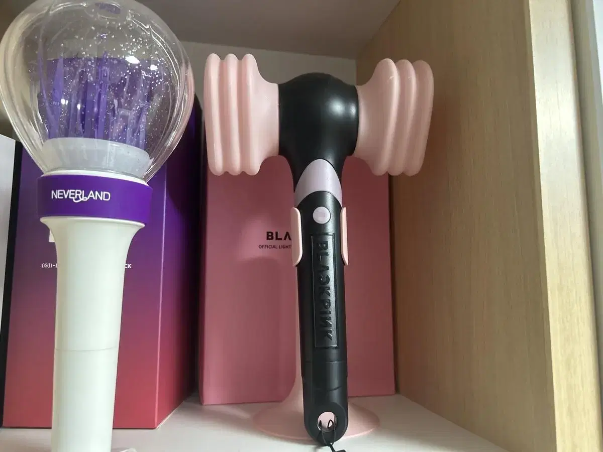 Idle & Blackpink Lightsticks