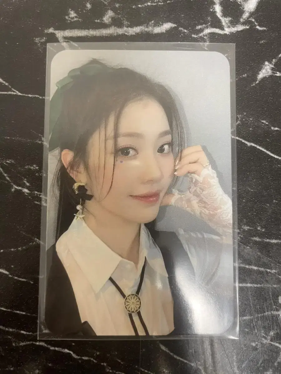 Kep1er shen xiao ting photocard sells it.