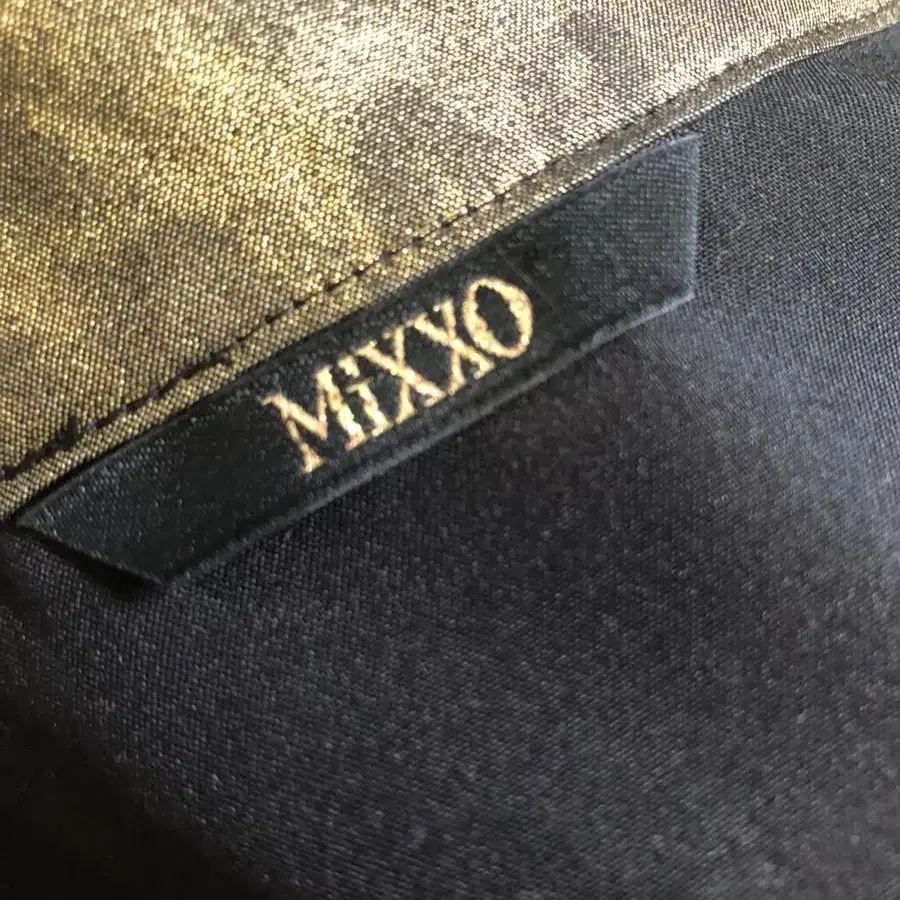 MIXXO 미쏘 골드 셔링 블라우스