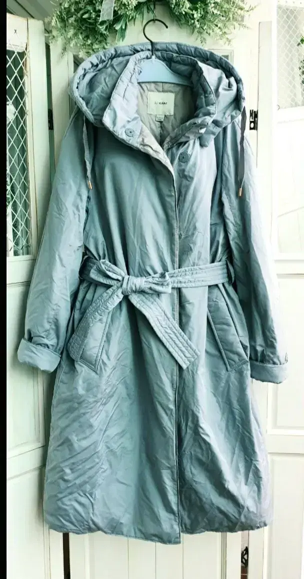 Unclaimed Son Jung-wan's down long coat