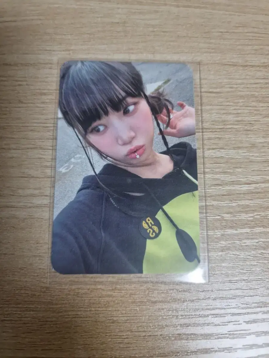 Le sserafim antifragile kim chaewon photocard