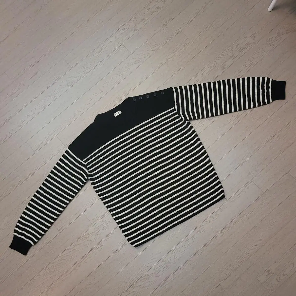 Men's luxury knitwear.  Can be worn in bom, yeoreum and winter. Saint Laurent size 100 (