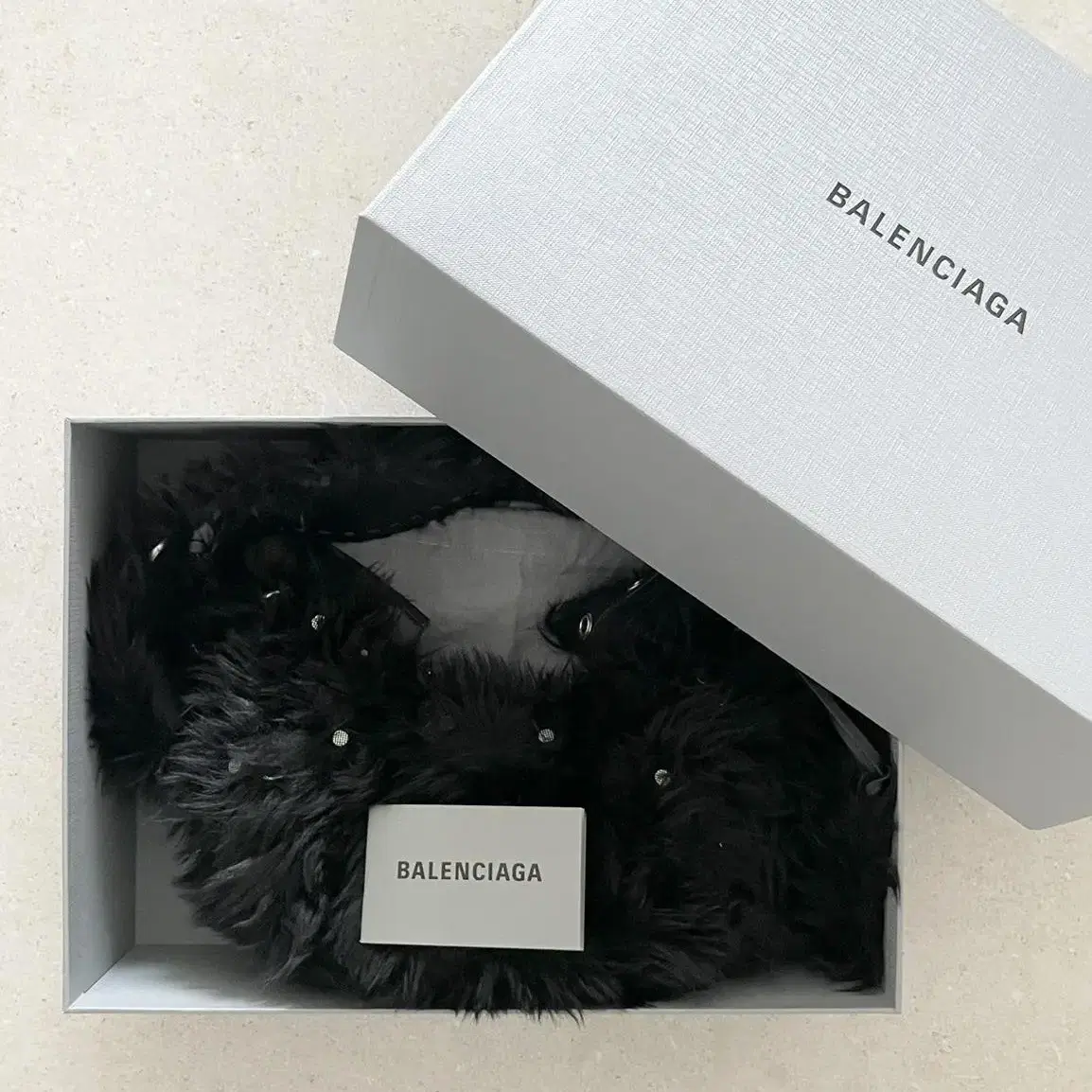 발렌시아가 르카골  Balenciaga Le Cagole Faux Fur