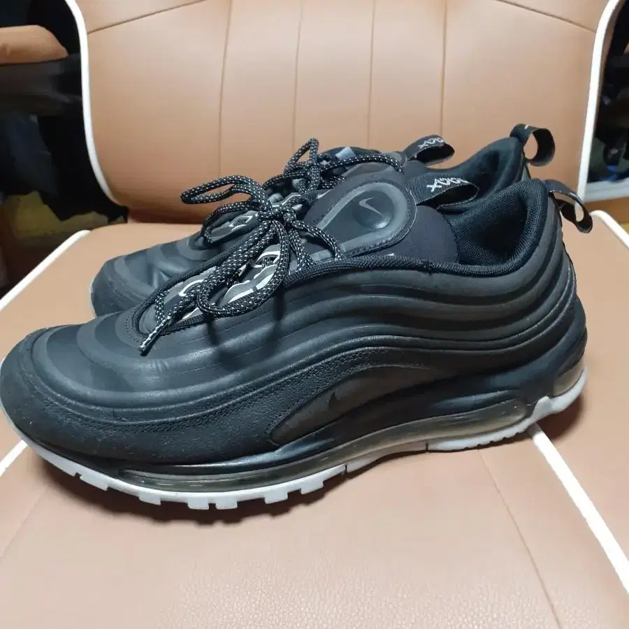 나이키 AIRMAX 97 유틸리티 280사이즈