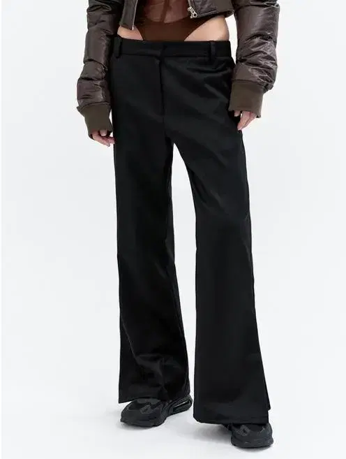 [Leey]SIDE SLIT FLARED SLACKS BLACK