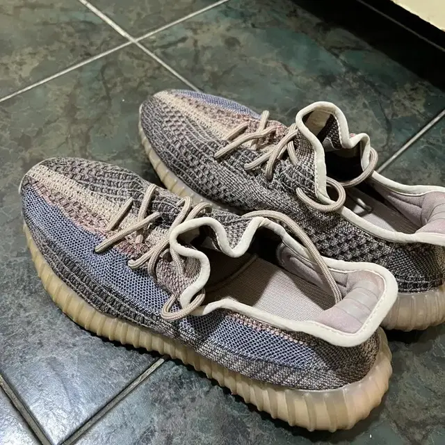 이지부스트 350 v2 fade 265