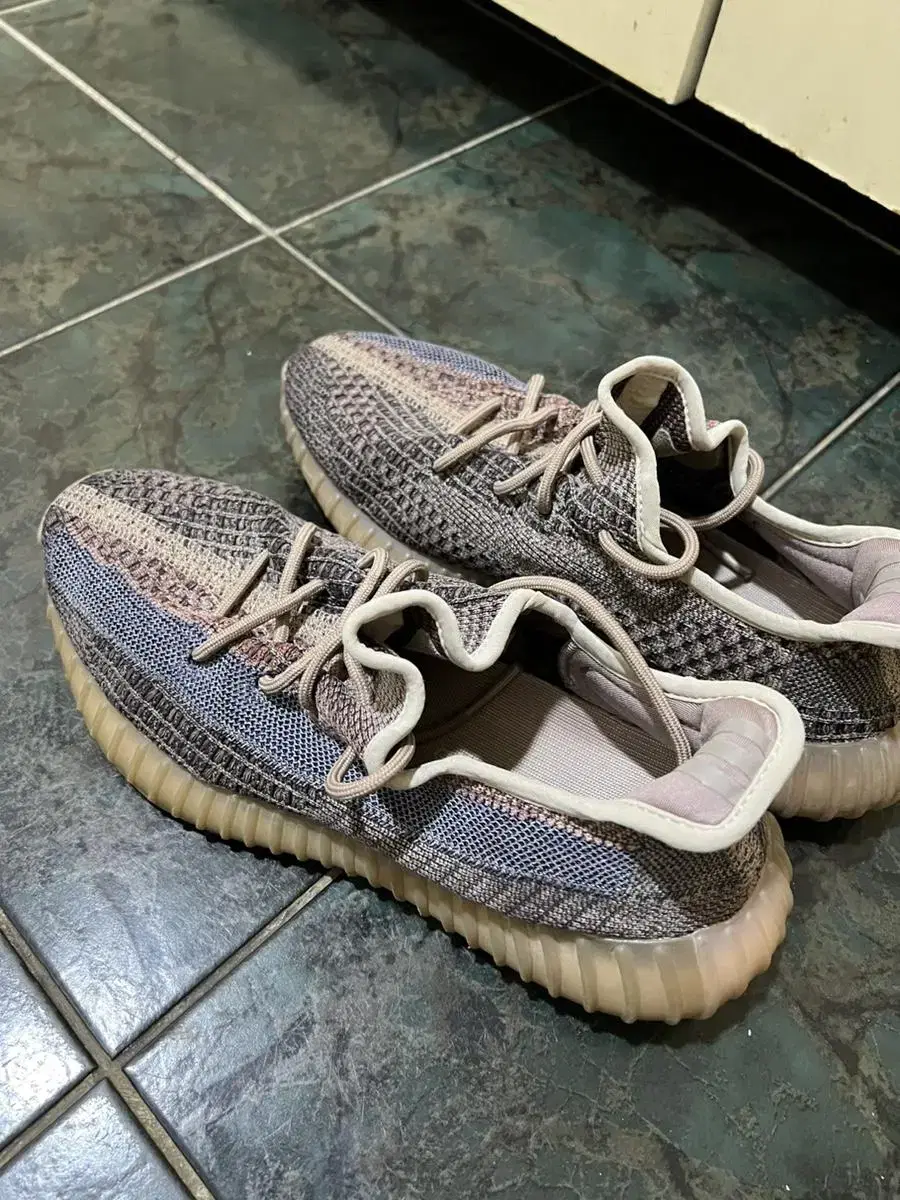 이지부스트 350 v2 fade 265