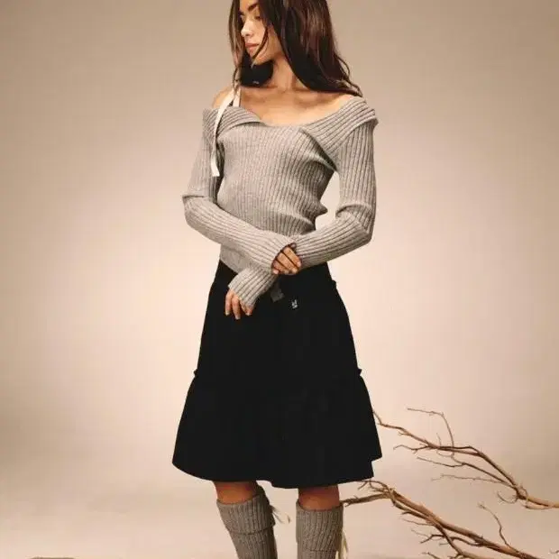 글로니 ISA ASYMMETRICAL KNIT TOP (GRAY) 팔아요