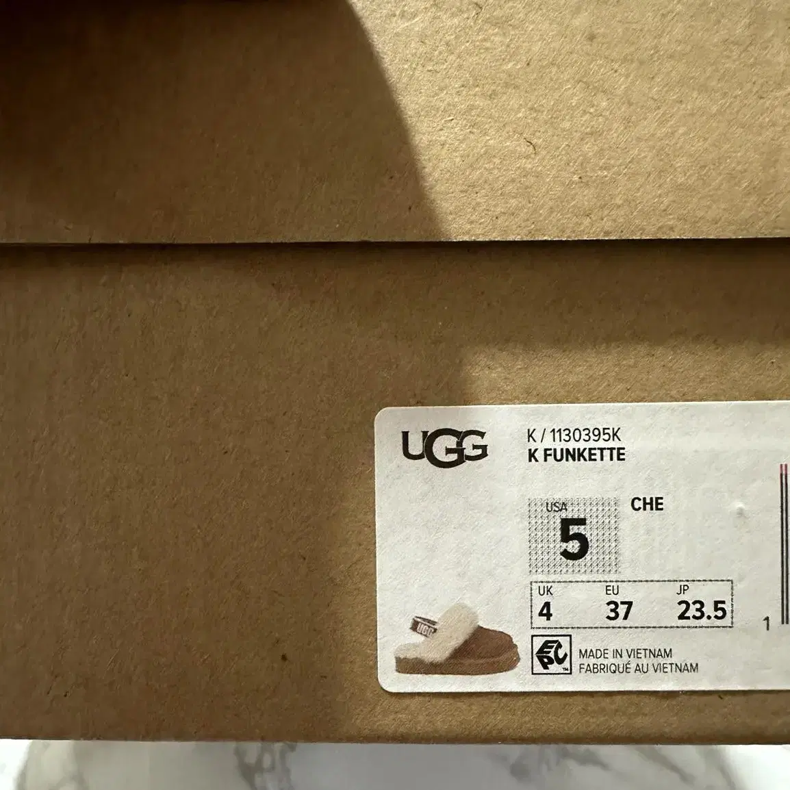 UGG]빅키즈 펀케트 슬라이드 체스트넛(5)