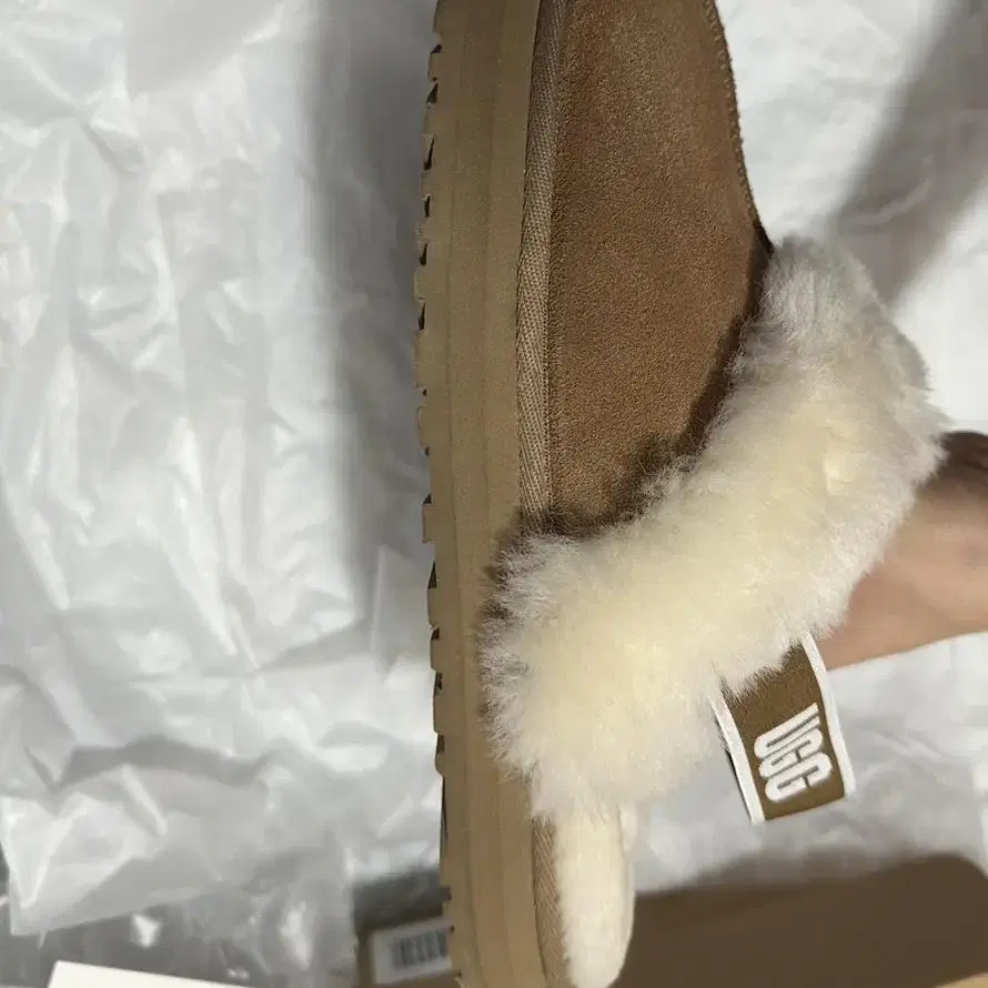 UGG]빅키즈 펀케트 슬라이드 체스트넛(5)