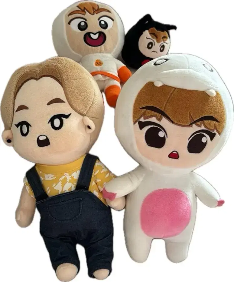 Exo xiumin sells cotton dolls.