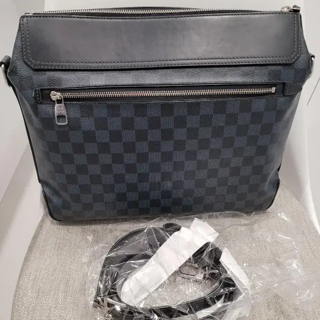 루이비통 LOUIS VUITTON 그리니치 메신저백