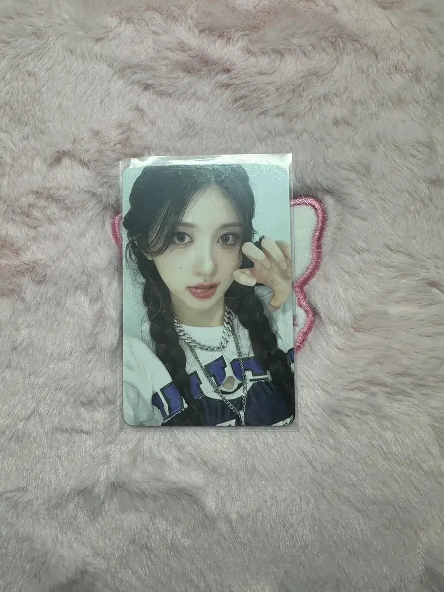 With muu 3rd gaeul photocard sells