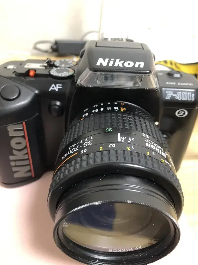 NIKon F-401s