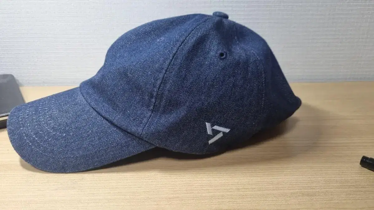 Sell Seventeen Hats