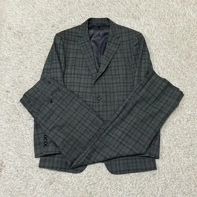 105,30)Set up custom mellow checked suit