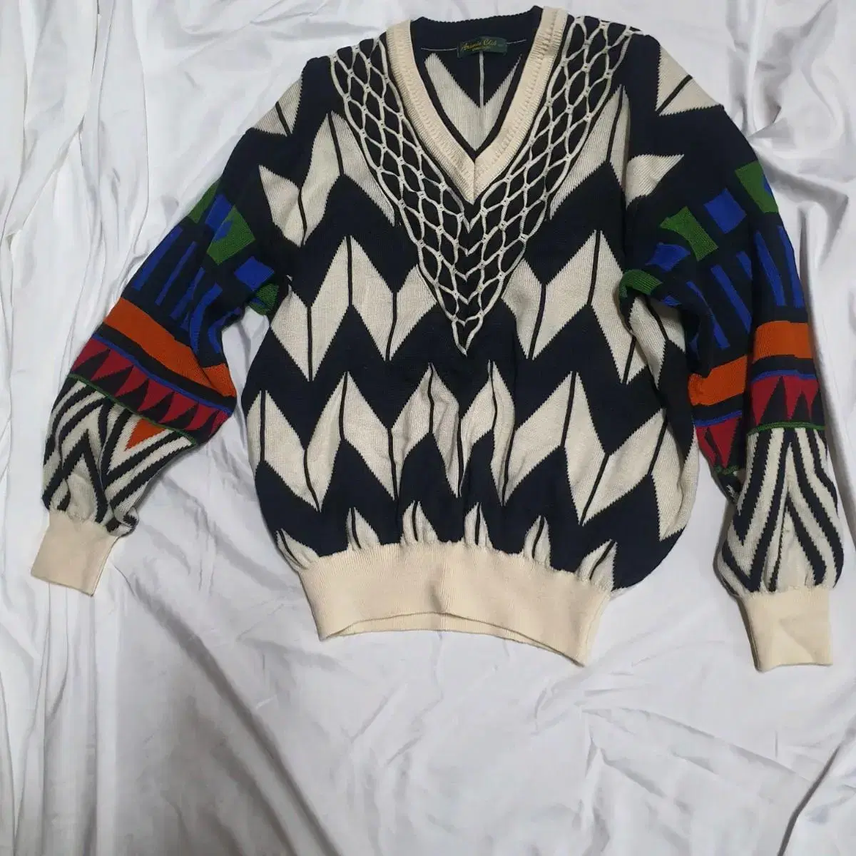 Vintage V-neck knit