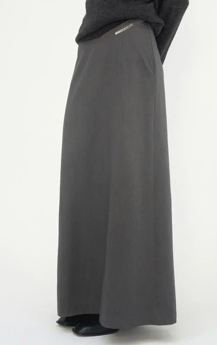 트리밍버드 V Low-Waist Long Skirt [Charcoal]