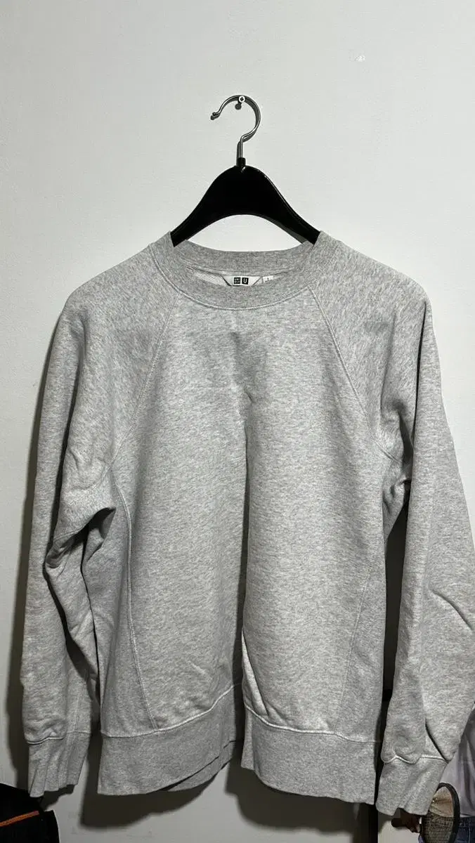 Uniqlo U Crew Neck in Light Gray