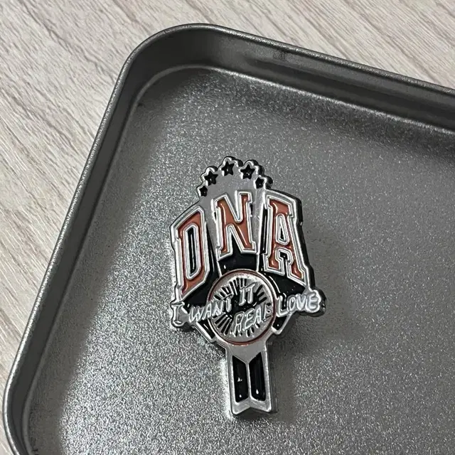 방탄 팝업 DNA 뱃지