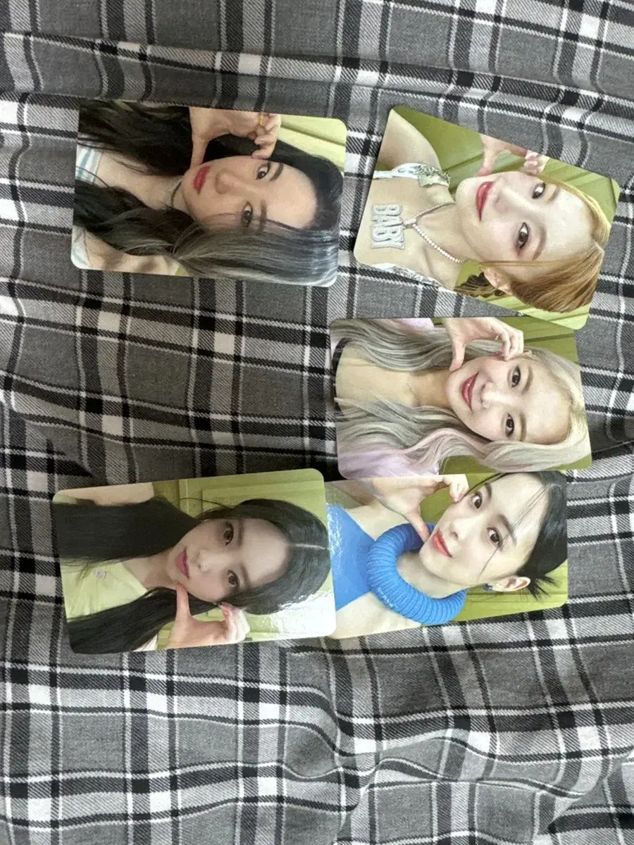 itzy showcase sells photo cards