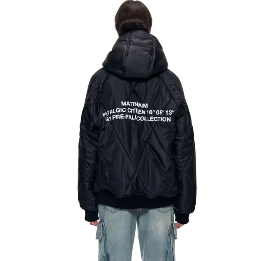 마뗑킴 BACK TYPO QUILTING HOOD JUMPER black