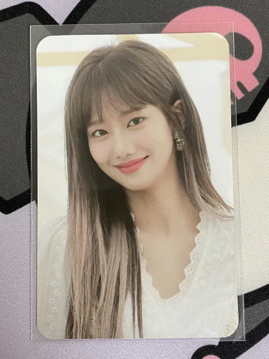 April Better Inayun Photocard