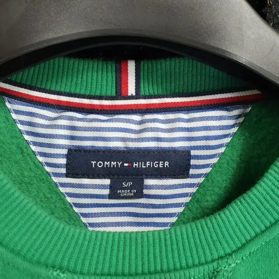 TOMMY HILFIGER 타미 힐피거 남녀공용 내부융기모 맨투맨