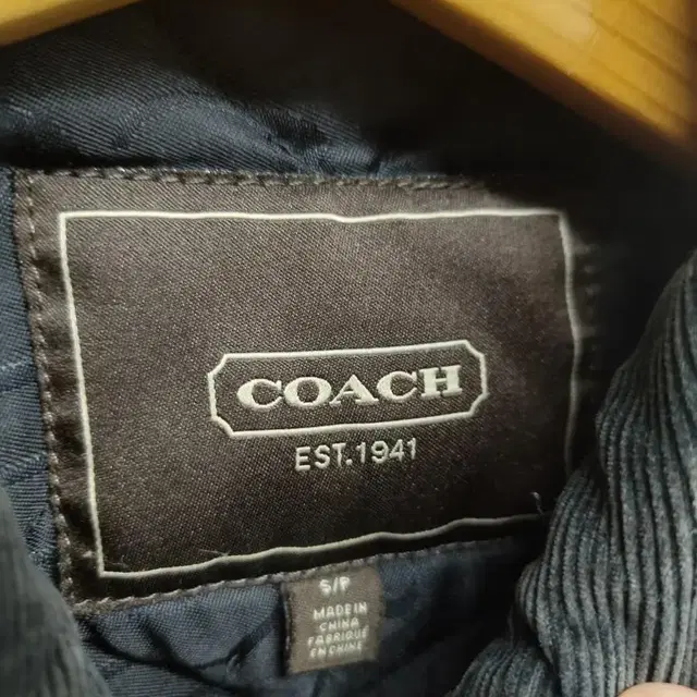 100) COACH 남성 퀼팅 자켓 팝니다