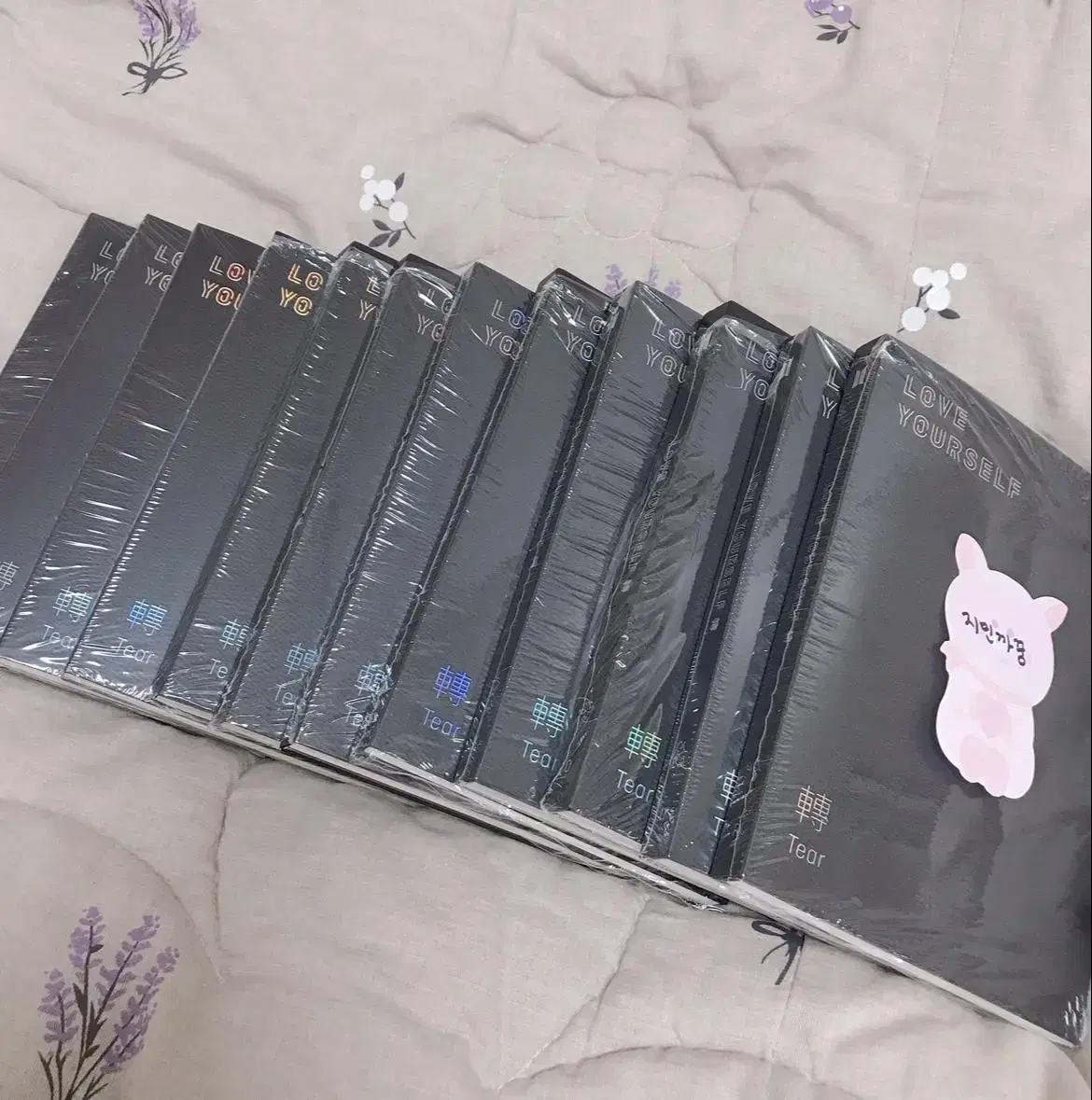 I'm selling a set of BTS Lupus Cell Tier album.